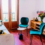 Chai Chateau Viticole Avec Piscine Dans Le Sud De La France Bélesta