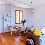 Chai Chateau Viticole Avec Piscine Dans Le Sud De La France *