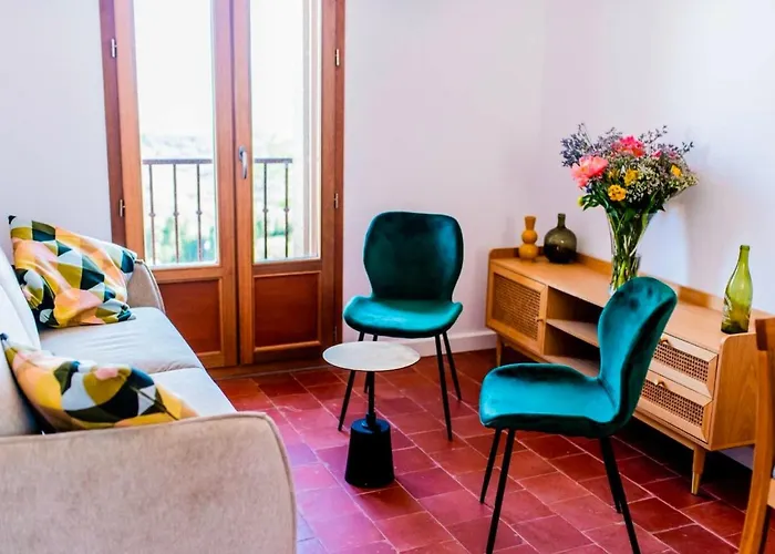 Chai Chateau Viticole Avec Piscine Dans Le Sud De La France Bélesta